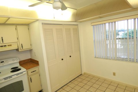 Condo in Margate, Florida, 2 bedrooms № 2083251 - photo 8