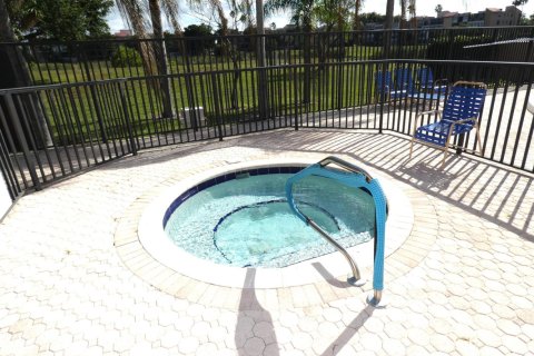 Condo in Margate, Florida, 2 bedrooms № 2083251 - photo 21