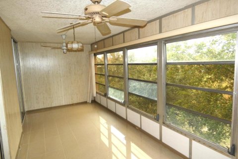 Condo in Margate, Florida, 2 bedrooms № 2083251 - photo 15