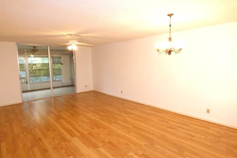 Condo in Margate, Florida, 2 bedrooms № 2083251 - photo 3