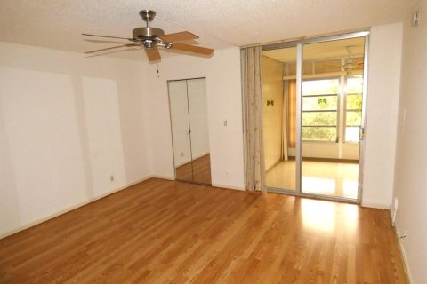 Condo in Margate, Florida, 2 bedrooms № 2083251 - photo 9
