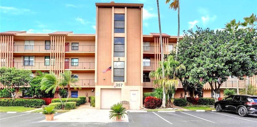 Condo in Margate, Florida, 2 bedrooms № 2083251