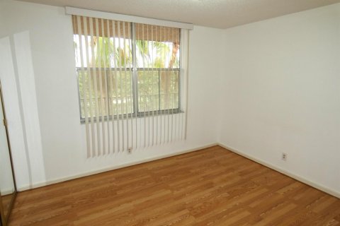 Condo in Margate, Florida, 2 bedrooms № 2083251 - photo 13