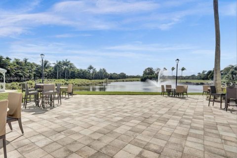 Condominio en venta en Doral, Florida, 3 dormitorios, 135.64 m2 № 2014792 - foto 19