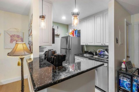 Condo in Boynton Beach, Florida, 2 bedrooms № 2254516 - photo 5
