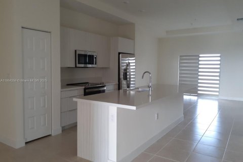Condo in Doral, Florida, 2 bedrooms  № 1892527 - photo 8