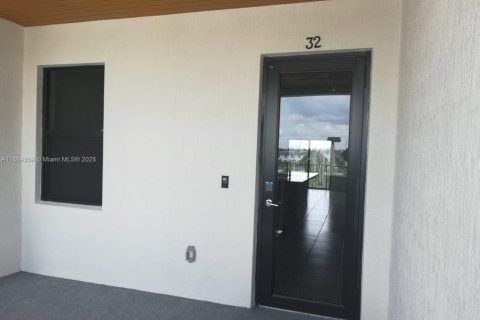 Condo in Doral, Florida, 2 bedrooms  № 1892527 - photo 6