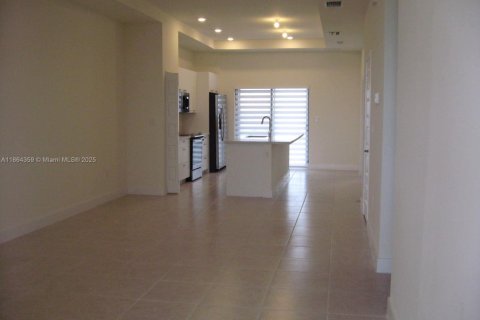 Condo in Doral, Florida, 2 bedrooms  № 1892527 - photo 7