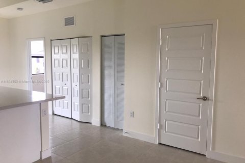 Condo in Doral, Florida, 2 bedrooms  № 1892527 - photo 12