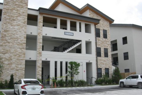 Condo in Doral, Florida, 2 bedrooms  № 1892527 - photo 3