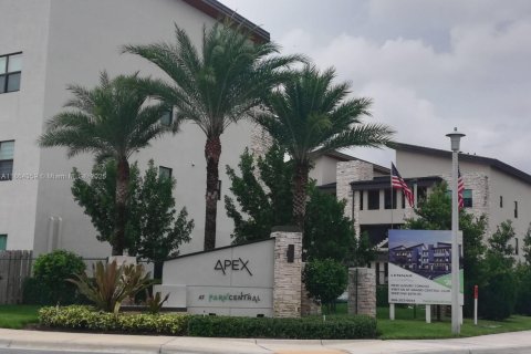 Condo in Doral, Florida, 2 bedrooms  № 1892527 - photo 1