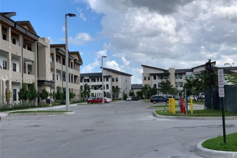 Condo in Doral, Florida, 2 bedrooms  № 1892527 - photo 2