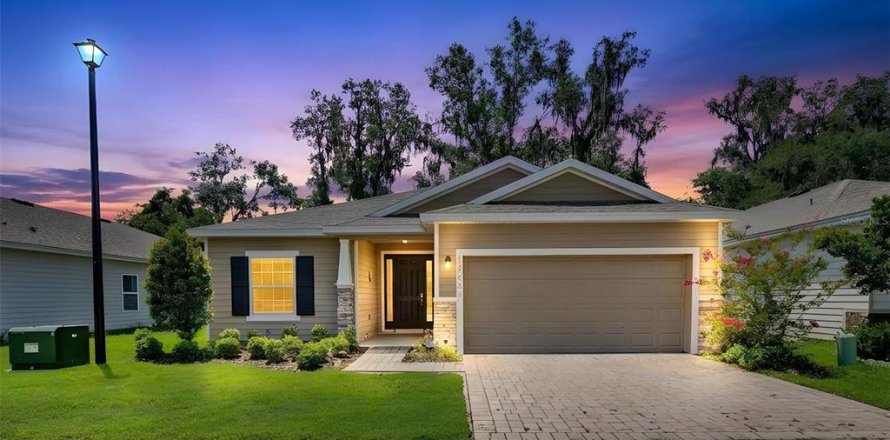 House in Newberry, Florida 3 bedrooms, 167.22 sq.m. № 2315002