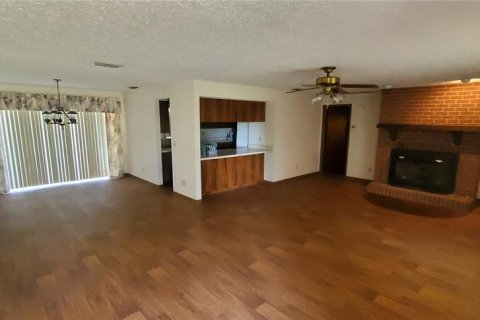 Propiedad comercial en alquiler en Land O' Lakes, Florida, 226.87 m2 № 1390710 - foto 6