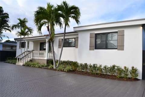 Villa ou maison à Miami, Floride 4 chambres, 204.38 m2 № 2431283