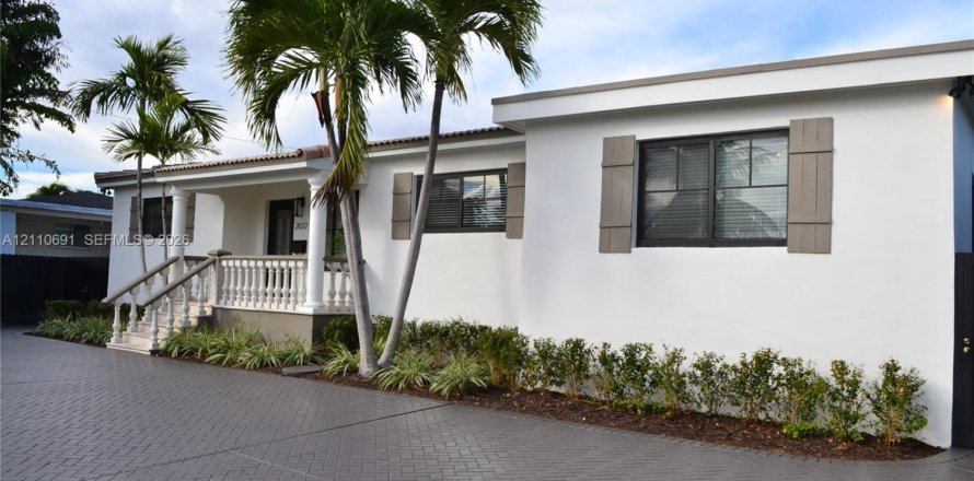 Villa ou maison à Miami, Floride 4 chambres, 204.38 m2 № 2431283