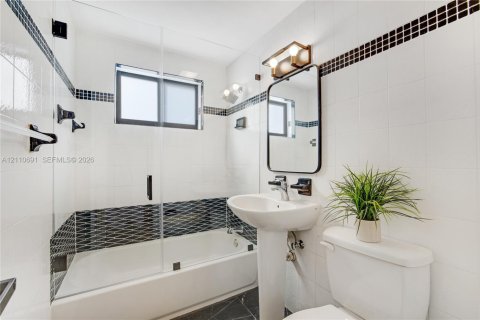 Villa ou maison à louer à Miami, Floride: 4 chambres, 204.38 m2 № 2431283 - photo 14