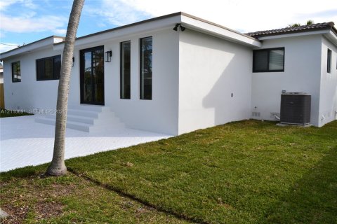 Villa ou maison à louer à Miami, Floride: 4 chambres, 204.38 m2 № 2431283 - photo 25