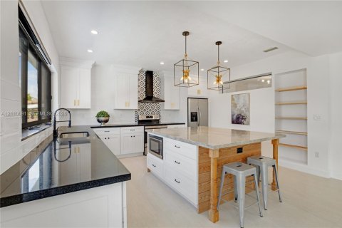 Villa ou maison à louer à Miami, Floride: 4 chambres, 204.38 m2 № 2431283 - photo 8