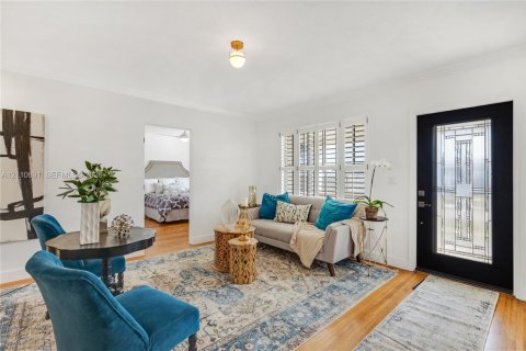 Villa ou maison à louer à Miami, Floride: 4 chambres, 204.38 m2 № 2431283 - photo 2