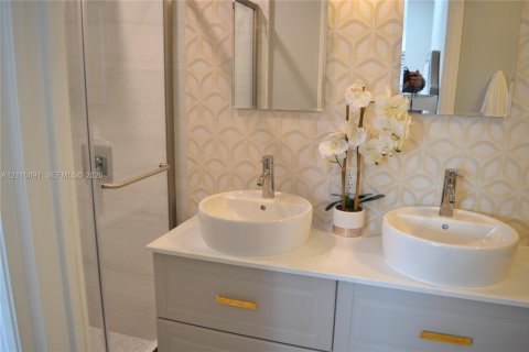 Villa ou maison à louer à Miami, Floride: 4 chambres, 204.38 m2 № 2431283 - photo 19