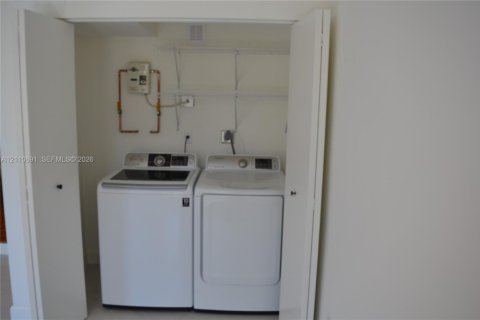 Villa ou maison à louer à Miami, Floride: 4 chambres, 204.38 m2 № 2431283 - photo 23