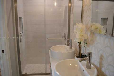 Villa ou maison à louer à Miami, Floride: 4 chambres, 204.38 m2 № 2431283 - photo 18