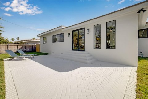 Villa ou maison à louer à Miami, Floride: 4 chambres, 204.38 m2 № 2431283 - photo 26