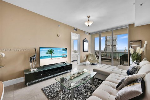 Condo in Sunny Isles Beach, Florida, 1 bedroom  № 2376895 - photo 3