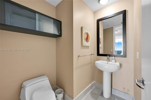 Condo in Sunny Isles Beach, Florida, 1 bedroom  № 2376895 - photo 15