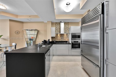 Condo in Sunny Isles Beach, Florida, 1 bedroom  № 2376895 - photo 10
