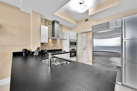 Condo in Sunny Isles Beach, Florida, 1 bedroom  № 2376895 - photo 9