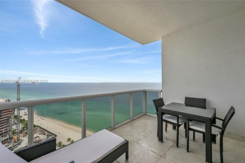 Condo in Sunny Isles Beach, Florida, 1 bedroom  № 2376895 - photo 17