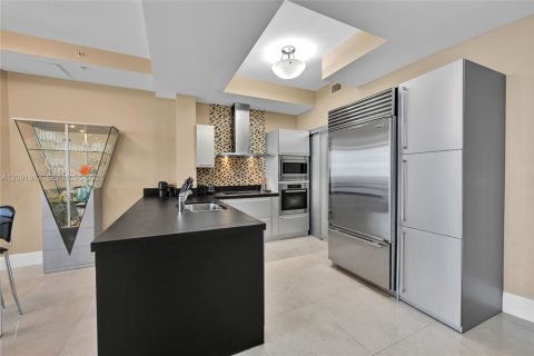 Condo in Sunny Isles Beach, Florida, 1 bedroom  № 2376895 - photo 8