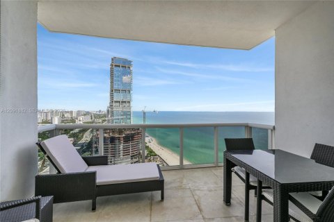 Condo in Sunny Isles Beach, Florida, 1 bedroom  № 2376895 - photo 16