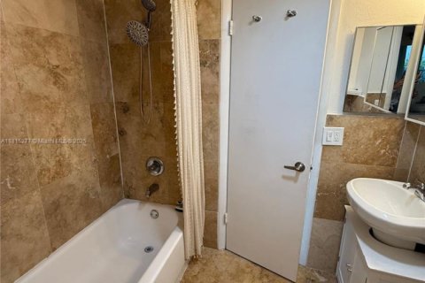 Copropriété à vendre à Miami, Floride: 2 chambres, 85.01 m2 № 1766802 - photo 11