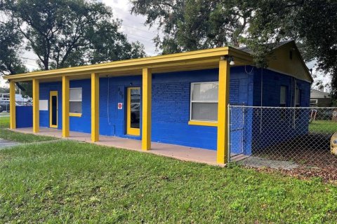 Immobilier commercial à Orlando, Floride 164.99 m2 № 2147928