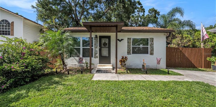 House in Palm Harbor, Florida 2 bedrooms, 80.27 sq.m. № 1876228