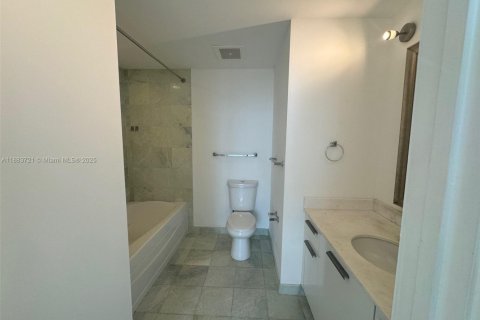 Condominio en alquiler en Miami, Florida, 1 dormitorio, 89.46 m2 № 2016079 - foto 7