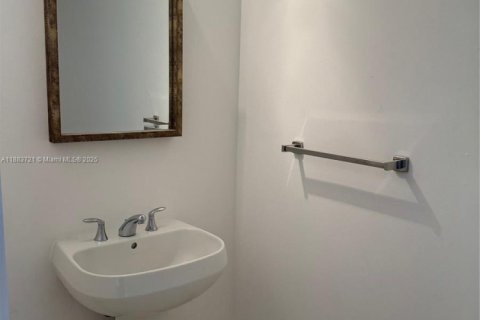 Condominio en alquiler en Miami, Florida, 1 dormitorio, 89.46 m2 № 2016079 - foto 4