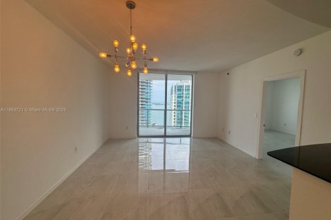 Condominio en Miami, Florida, 1 dormitorio  № 2016079