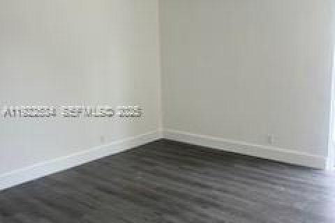 House in Miami Gardens, Florida 3 bedrooms, 72.46 sq.m. № 1977341 - photo 4