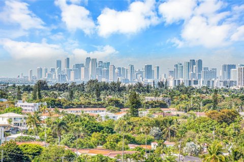 Condominio en venta en Surfside, Florida, 2 dormitorios, 166.95 m2 № 1984633 - foto 21