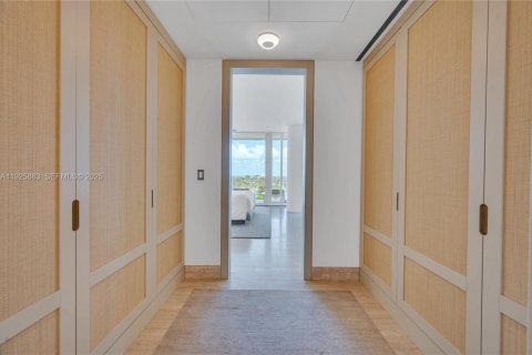 Condominio en venta en Surfside, Florida, 2 dormitorios, 166.95 m2 № 1984633 - foto 10
