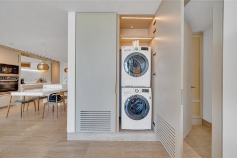 Condominio en venta en Surfside, Florida, 2 dormitorios, 166.95 m2 № 1984633 - foto 19