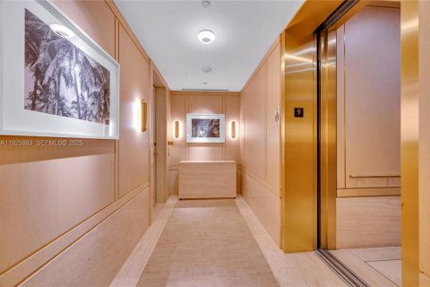 Condominio en venta en Surfside, Florida, 2 dormitorios, 166.95 m2 № 1984633 - foto 24