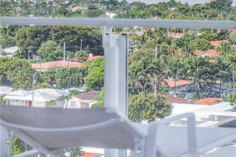 Condominio en venta en Surfside, Florida, 2 dormitorios, 166.95 m2 № 1984633 - foto 20