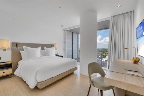 Condominio en venta en Surfside, Florida, 2 dormitorios, 166.95 m2 № 1984633 - foto 15