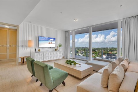 Condominio en venta en Surfside, Florida, 2 dormitorios, 166.95 m2 № 1984633 - foto 1