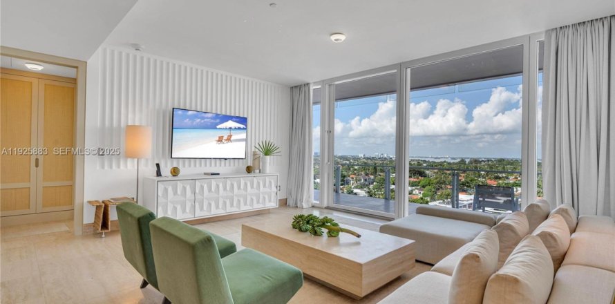 Condominio en Surfside, Florida, 2 dormitorios № 1984633